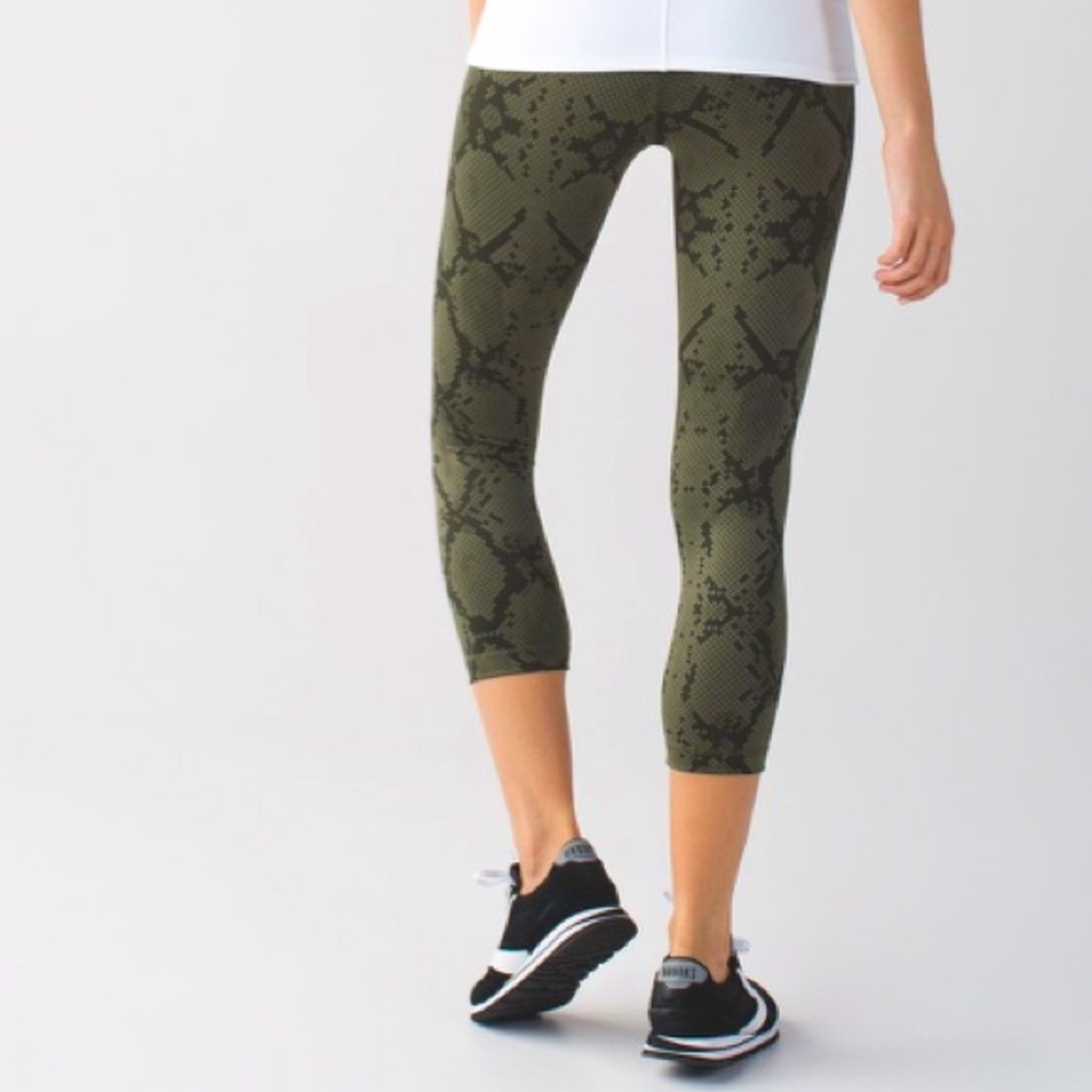 Lululemon Wunder Under Crop III (0101) *Full-On Luon